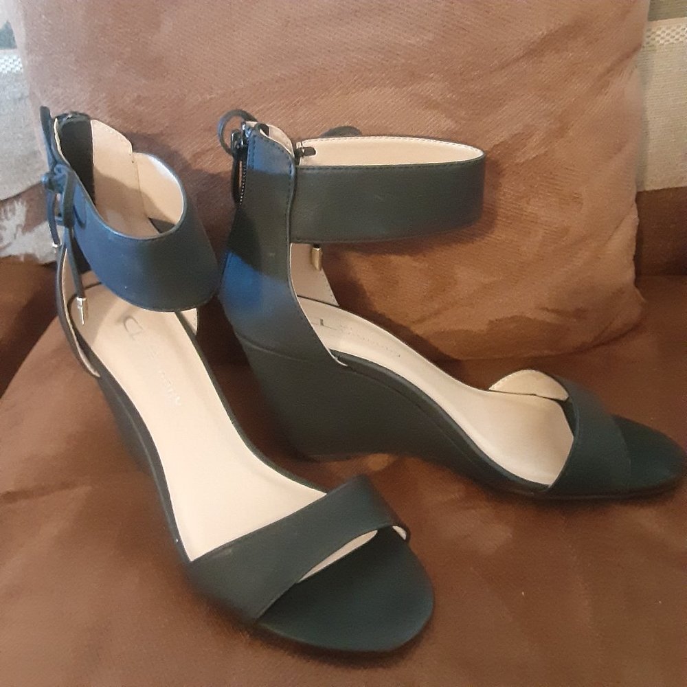 CL by Laundry black heeled ankle strap sandals size US 6